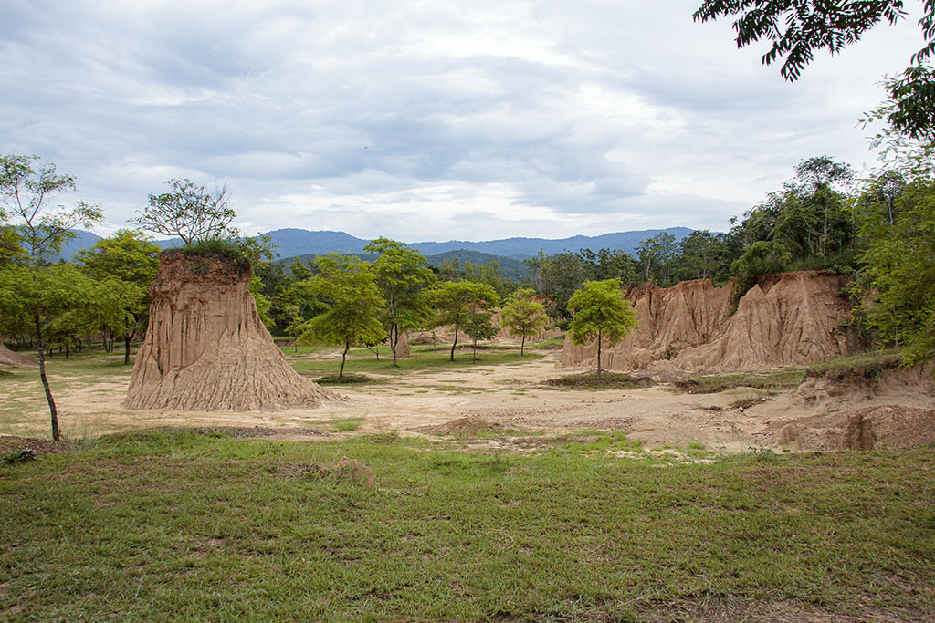 Nan Sao Din Na Noi, Lode Engelen