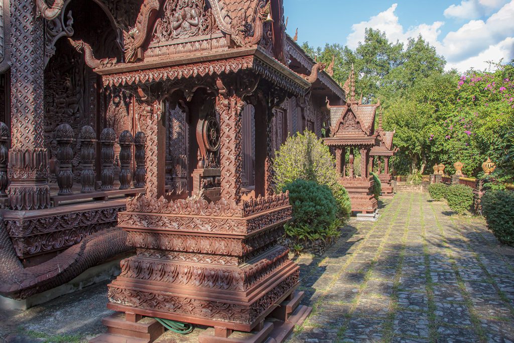 Wat Tham Suk Kasem Sawan