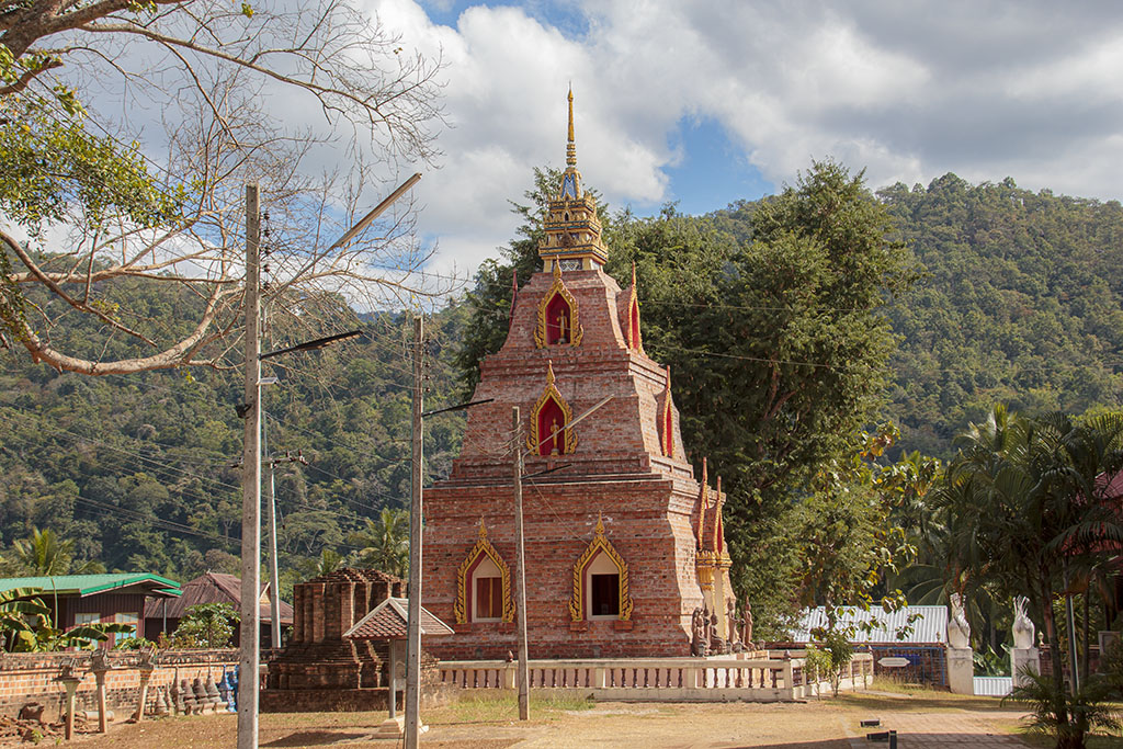 Wat Pho Chai Na Puang