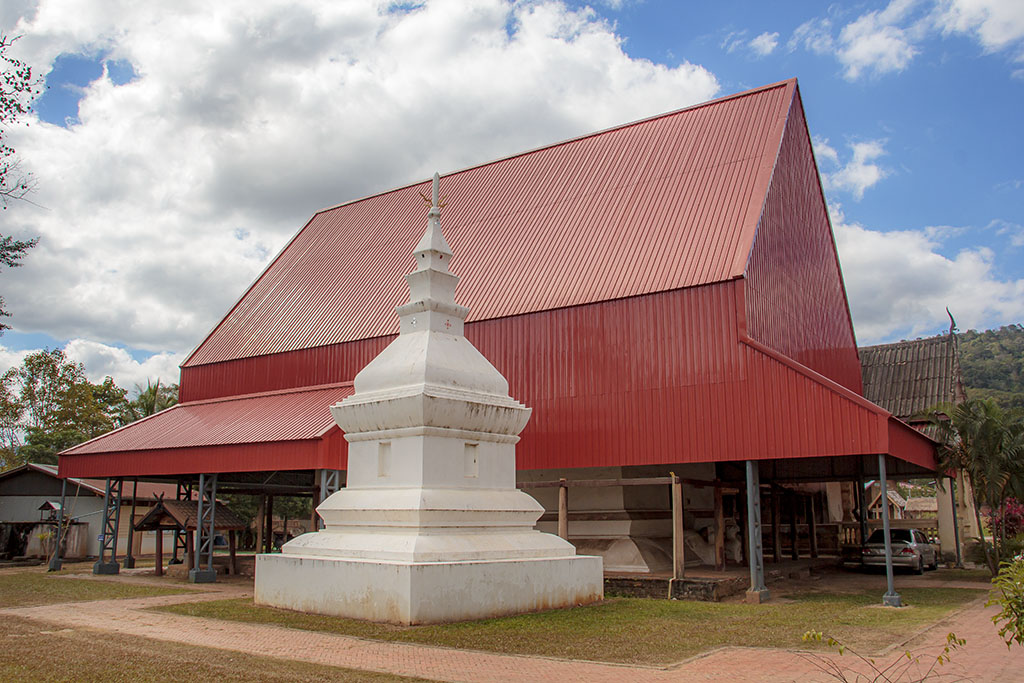 Wat Pho Chai Na Puang