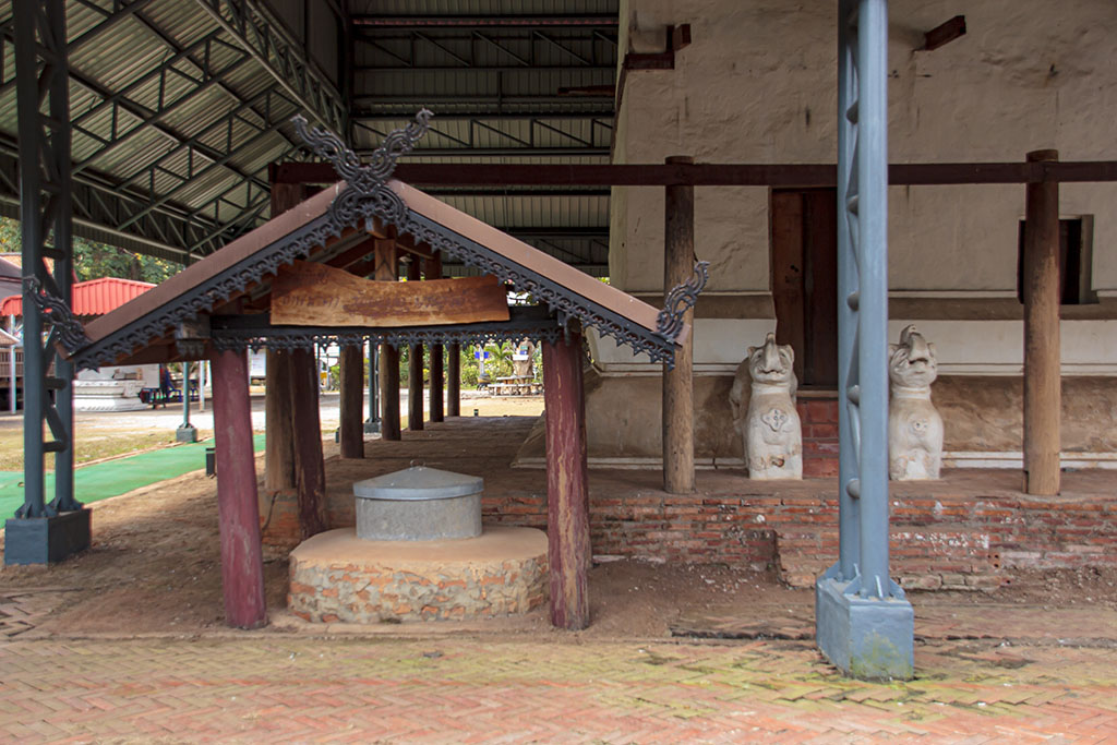 Wat Pho Chai Na Puang