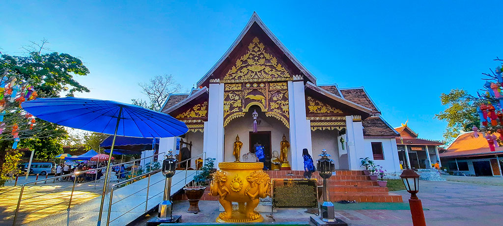 Wat Phra That Khao Noi